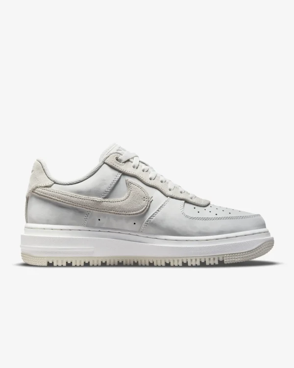 Nike Air Force 1 Luxe - Image 7